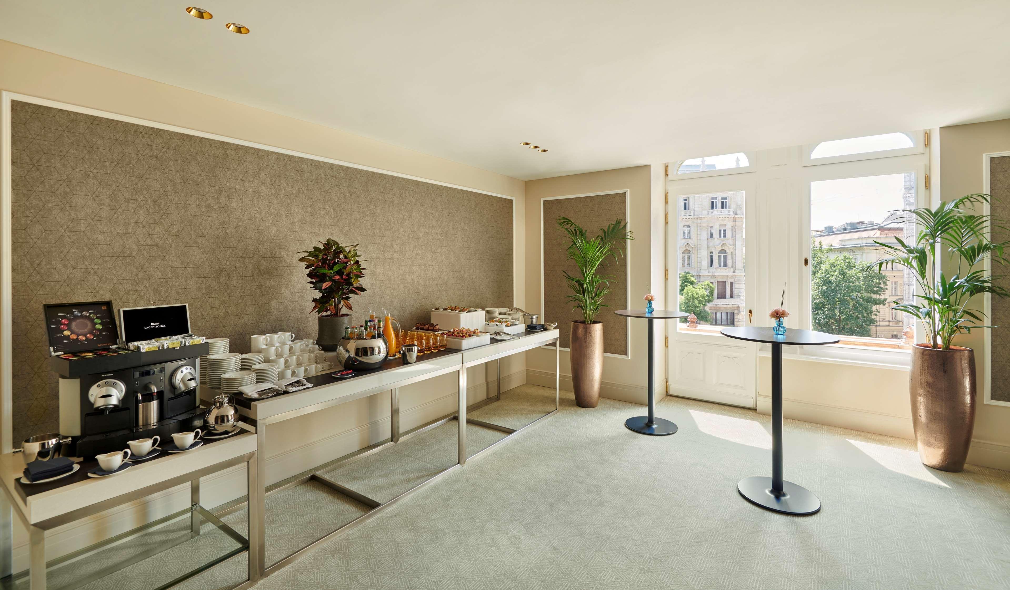 Parisi Udvar Hotel Budapest, Part Of Hyatt Екстериор снимка